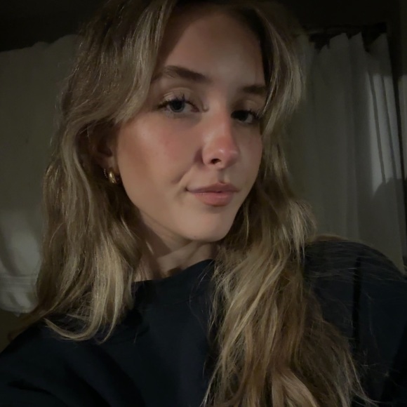 Meet your Posher, Ava - Picture 1 of 1